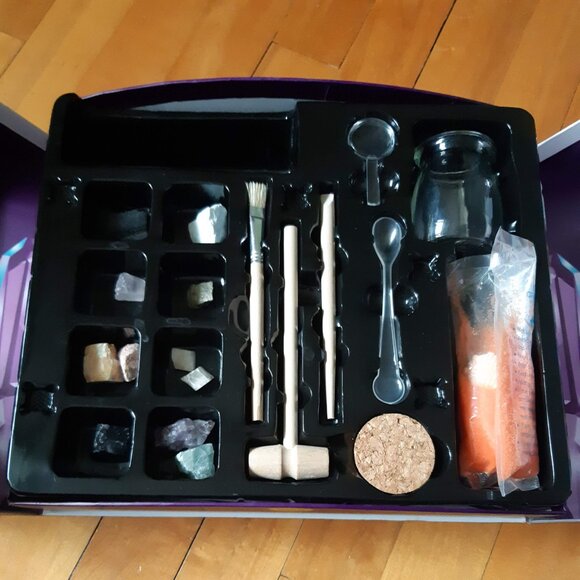 Spicebox Science Lab Learning kit- Crystals and Rocks Lab - Picture 2 of 4